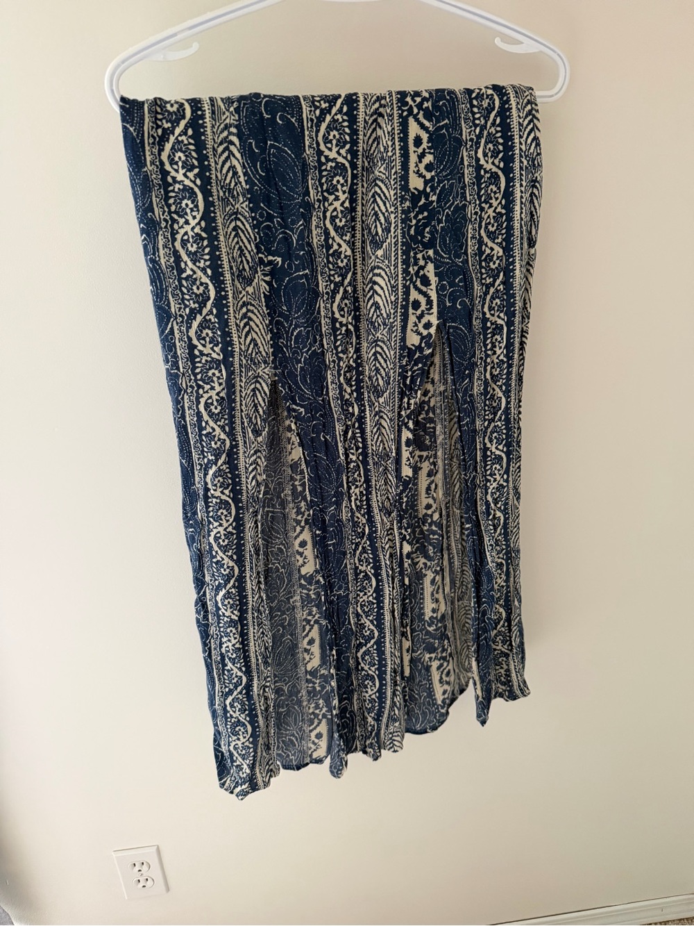 American Eagle Navy and White Patterned Pleated Women's Skirt
